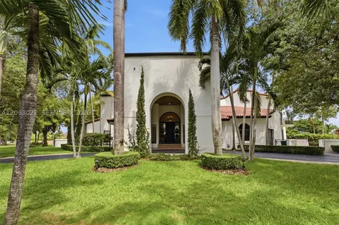 8215 Grand Canal Dr, Miami, FL 33144