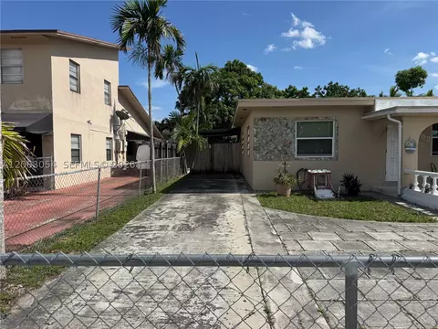 Exterior - 562 E 44th St, Hialeah, FL 33013 photo 4 of 7