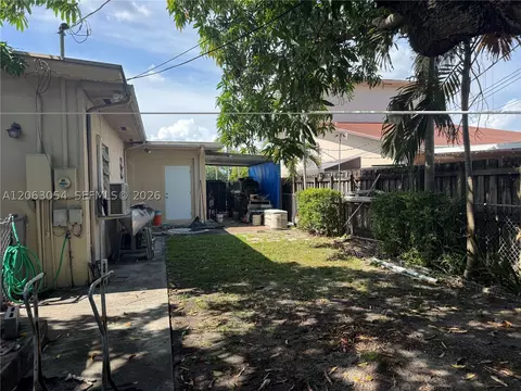 Exterior - 562 E 44th St, Hialeah, FL 33013 photo 5 of 7