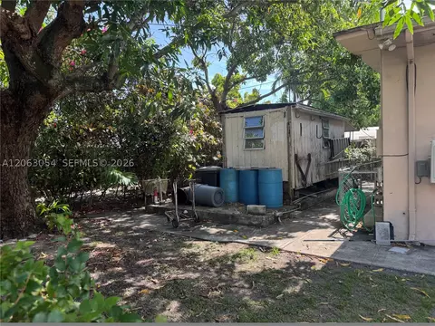 Exterior - 562 E 44th St, Hialeah, FL 33013 photo 7 of 7