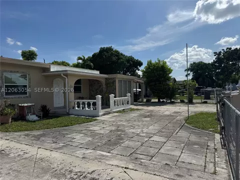 Exterior - 562 E 44th St, Hialeah, FL 33013 photo 2 of 7