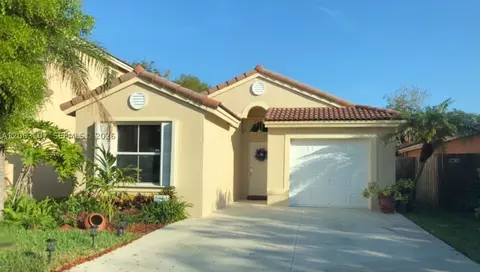 2065 SE 14th St, Homestead, FL 33035