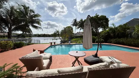 635 SW 200th Ter, Pembroke Pines, FL 33029