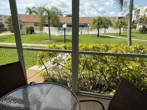 414 SE 10th St #103, Dania Beach, FL 33004
