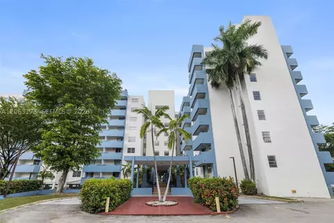 5050 NW 7th St #211, Miami, FL 33126