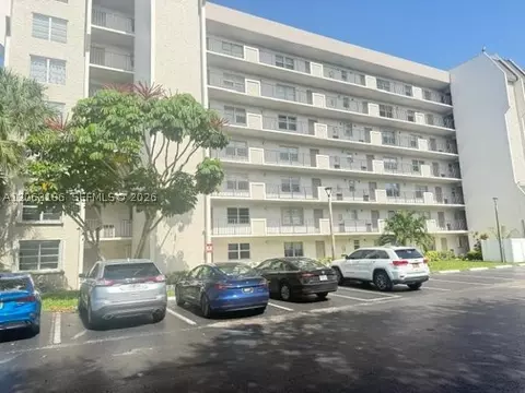 3100 W Rolling Hills Cir #101, Davie, FL 33328