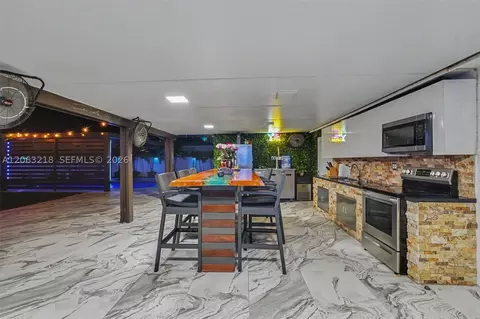 Kitchen - 831 E 10th Pl, Hialeah, FL 33010 photo 7 of 9