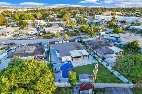 View/Area - 831 E 10th Pl, Hialeah, FL 33010 photo 2 of 12