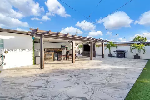 Exterior - 831 E 10th Pl, Hialeah, FL 33010 photo 13 of 28