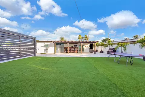 Exterior - 831 E 10th Pl, Hialeah, FL 33010 photo 9 of 28