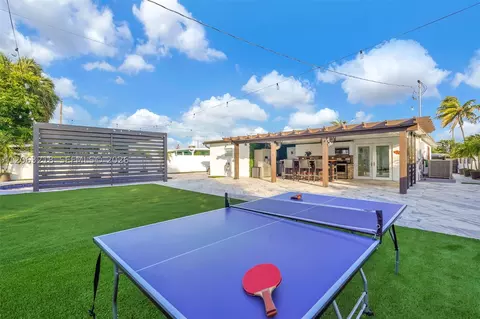 Exterior - 831 E 10th Pl, Hialeah, FL 33010 photo 7 of 28