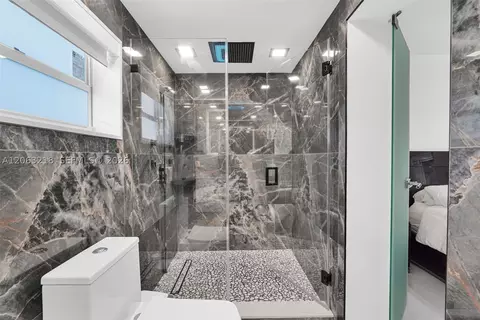 Bath - 831 E 10th Pl, Hialeah, FL 33010 photo 4 of 5