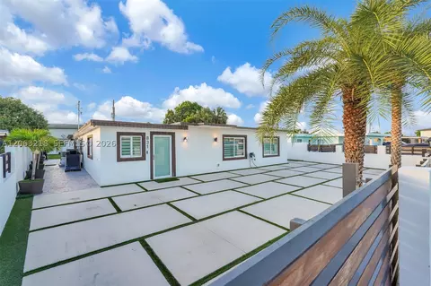 Exterior - 831 E 10th Pl, Hialeah, FL 33010 photo 20 of 28