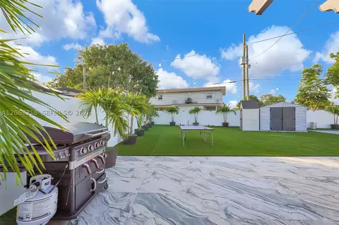 Exterior - 831 E 10th Pl, Hialeah, FL 33010 photo 4 of 28