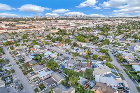 View/Area - 831 E 10th Pl, Hialeah, FL 33010 photo 6 of 12