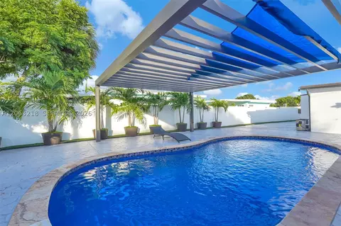 Exterior - 831 E 10th Pl, Hialeah, FL 33010 photo 18 of 28