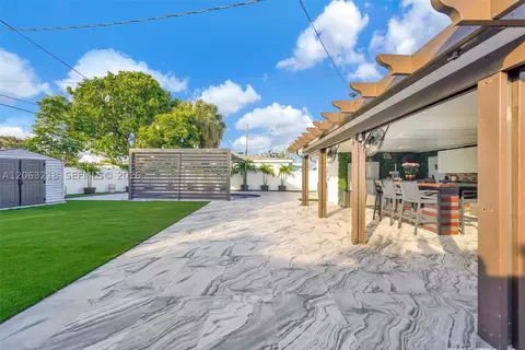 Exterior - 831 E 10th Pl, Hialeah, FL 33010 photo 5 of 28