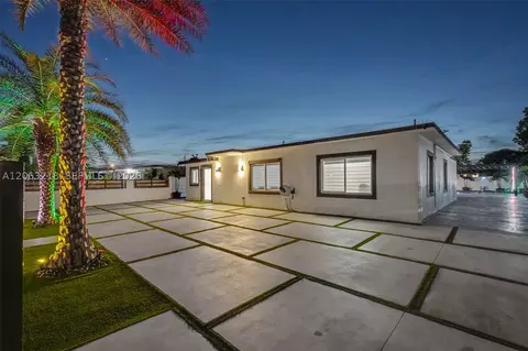 Exterior - 831 E 10th Pl, Hialeah, FL 33010 photo 21 of 28
