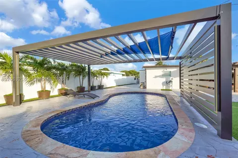 Exterior - 831 E 10th Pl, Hialeah, FL 33010 photo 11 of 28