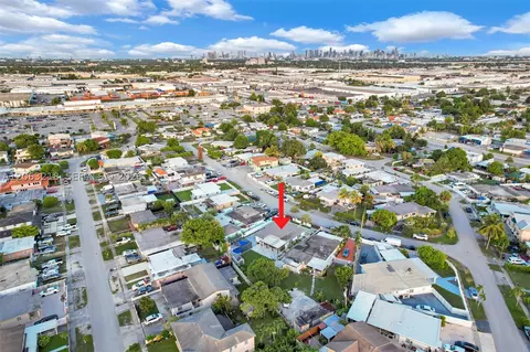 View/Area - 831 E 10th Pl, Hialeah, FL 33010 photo 5 of 12