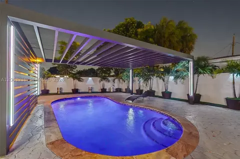 Exterior - 831 E 10th Pl, Hialeah, FL 33010 photo 27 of 28