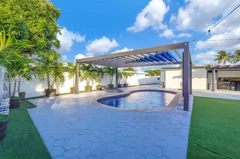 Exterior - 831 E 10th Pl, Hialeah, FL 33010 photo 10 of 28