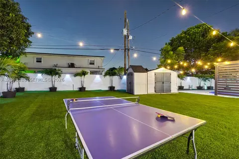 Exterior - 831 E 10th Pl, Hialeah, FL 33010 photo 22 of 28