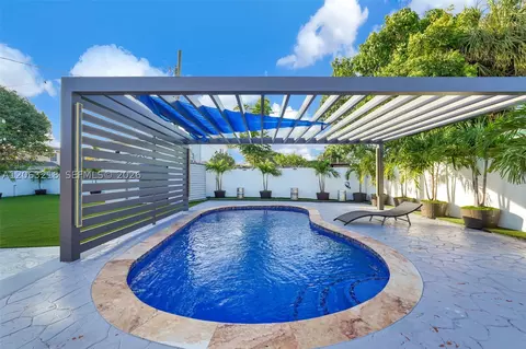 Exterior - 831 E 10th Pl, Hialeah, FL 33010 photo 12 of 28