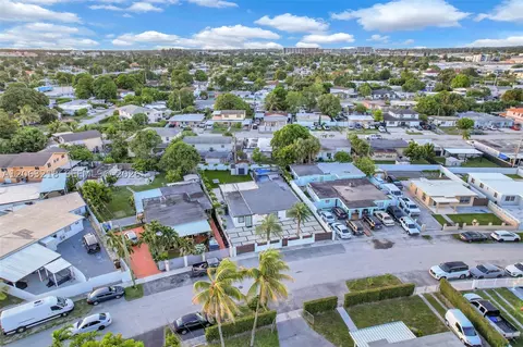 View/Area - 831 E 10th Pl, Hialeah, FL 33010 photo 7 of 12