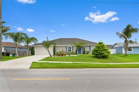 361 SW Thornhill Dr, Port Saint Lucie, FL 34984