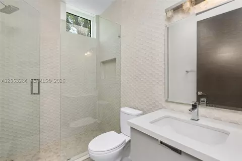 Bath - 6300 Moss Ranch Rd, Pinecrest, FL 33156 photo 2 of 4