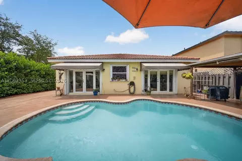 16437 SW 76th Ter, Miami, FL 33193