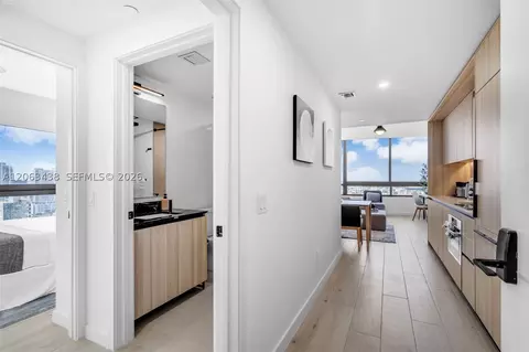 225 N Miami Ave #PH-3712, Miami, FL 33128