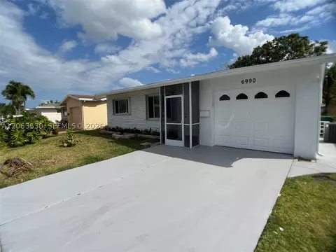 6990 NW 17th St, Margate, FL 33063