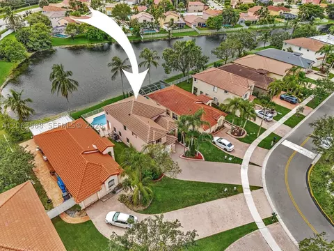 1385 NW 192nd Ter, Pembroke Pines, FL 33029