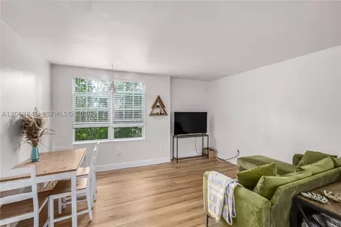 932 7th St #932A, Miami Beach, FL 33139