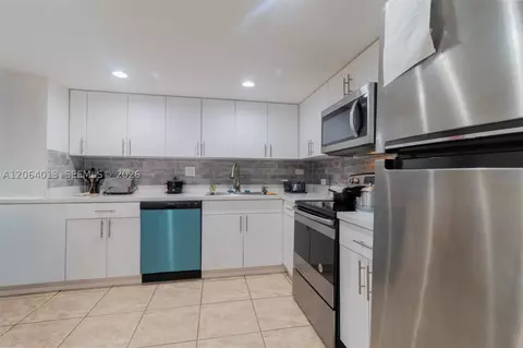 251 174th St #808, Sunny Isles Beach, FL 33160