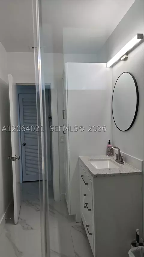 Bath - Undisclosed, Miami, FL 33165 photo 1 of 4