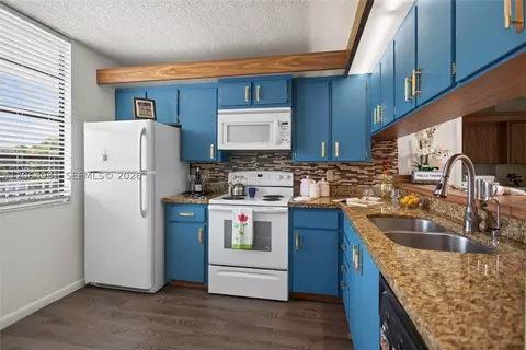 1713 Whitehall Dr #306, Davie, FL 33324