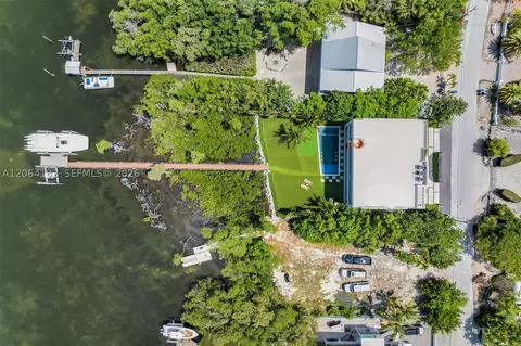 View/Area - 39 Mutiny Pl, Key Largo, FL 33037 photo 2 of 5