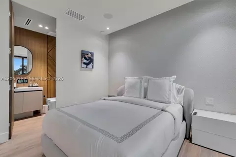 Bedroom - 39 Mutiny Pl, Key Largo, FL 33037 photo 10 of 16