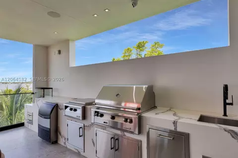 Kitchen - 39 Mutiny Pl, Key Largo, FL 33037 photo 4 of 5