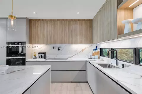 Kitchen - 39 Mutiny Pl, Key Largo, FL 33037 photo 3 of 5