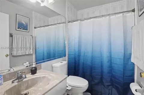 Bath - 5465 W 21st Ct, Hialeah, FL 33016 photo 1 of 2