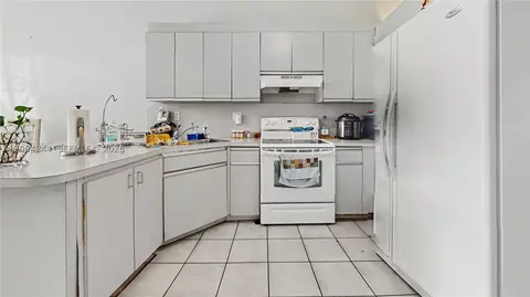 Kitchen - 5465 W 21st Ct, Hialeah, FL 33016 photo 1 of 1