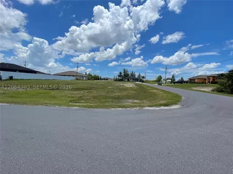 216 NE 9th Ter, Cape Coral, FL 33909