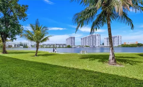 3030 Marcos Dr #T301, Aventura, FL 33160