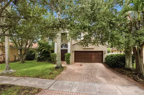 1040 NW 185th Ave, Pembroke Pines, FL 33029