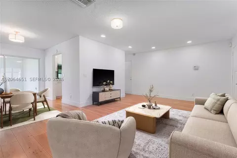 8830 NW 17th St, Plantation, FL 33322