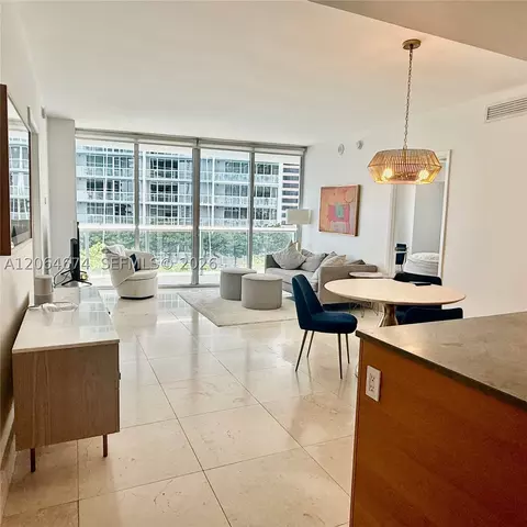 475 Brickell Ave #1609, Miami, FL 33131